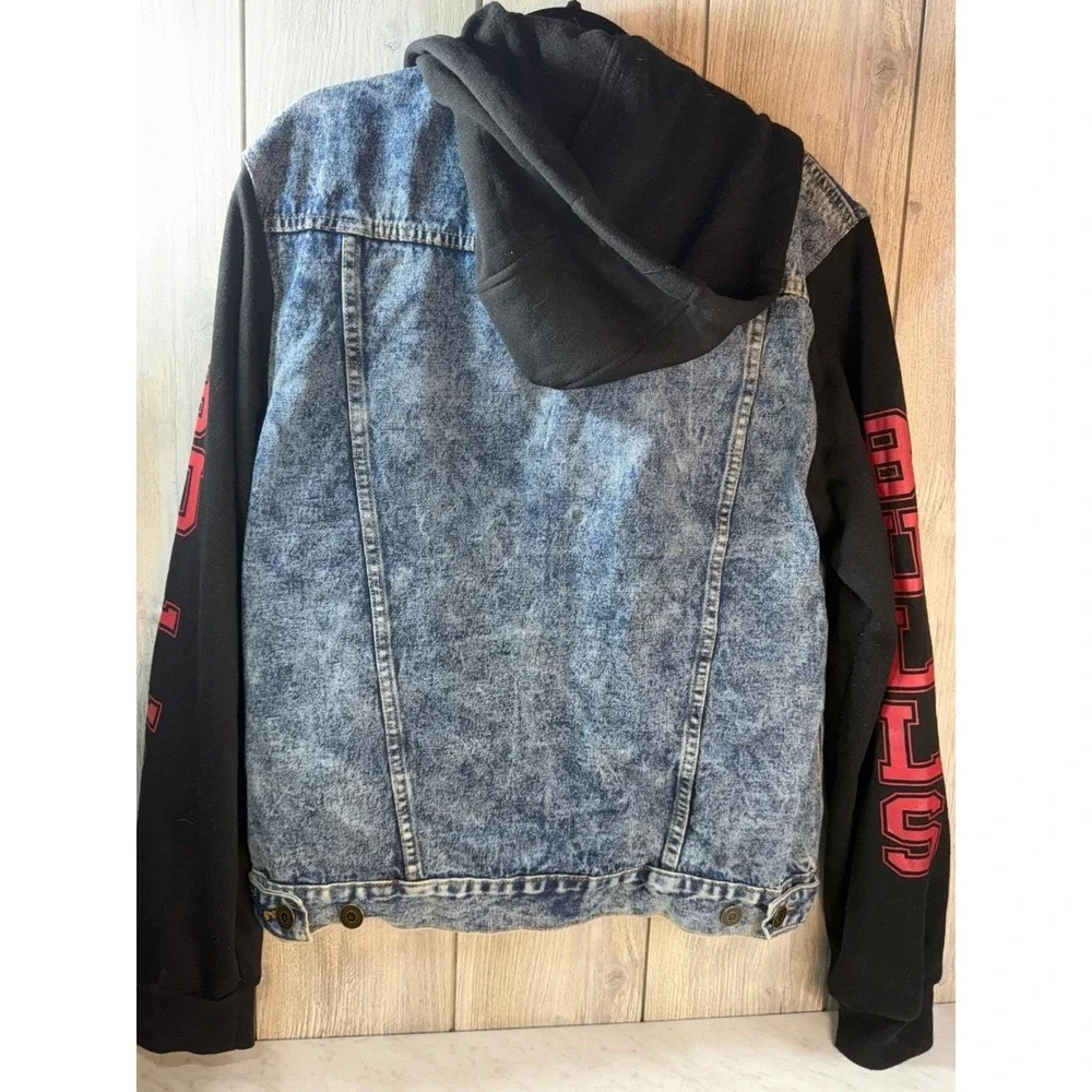 NBA Chicago Bulls Denim Jacket Mens XL Acid Wash Hooded Fleece Sleeve Patches